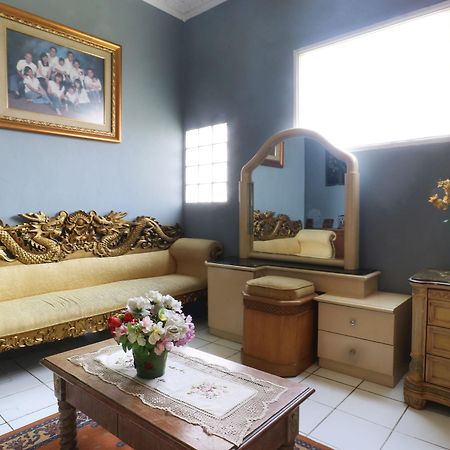 Villa Sri Manganti Jakarta Exterior photo