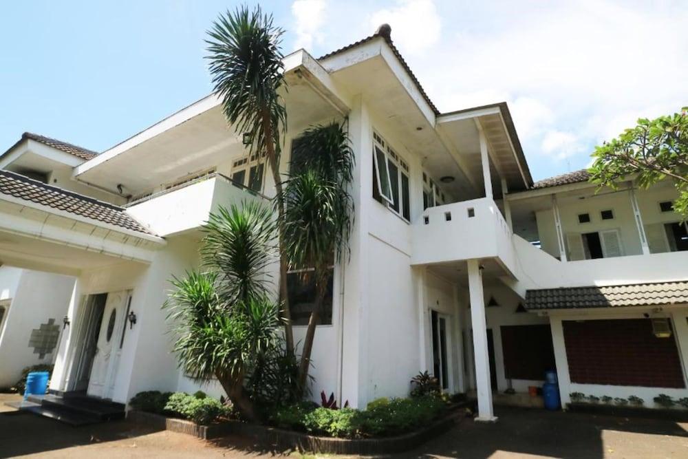 Villa Sri Manganti Jakarta Exterior photo